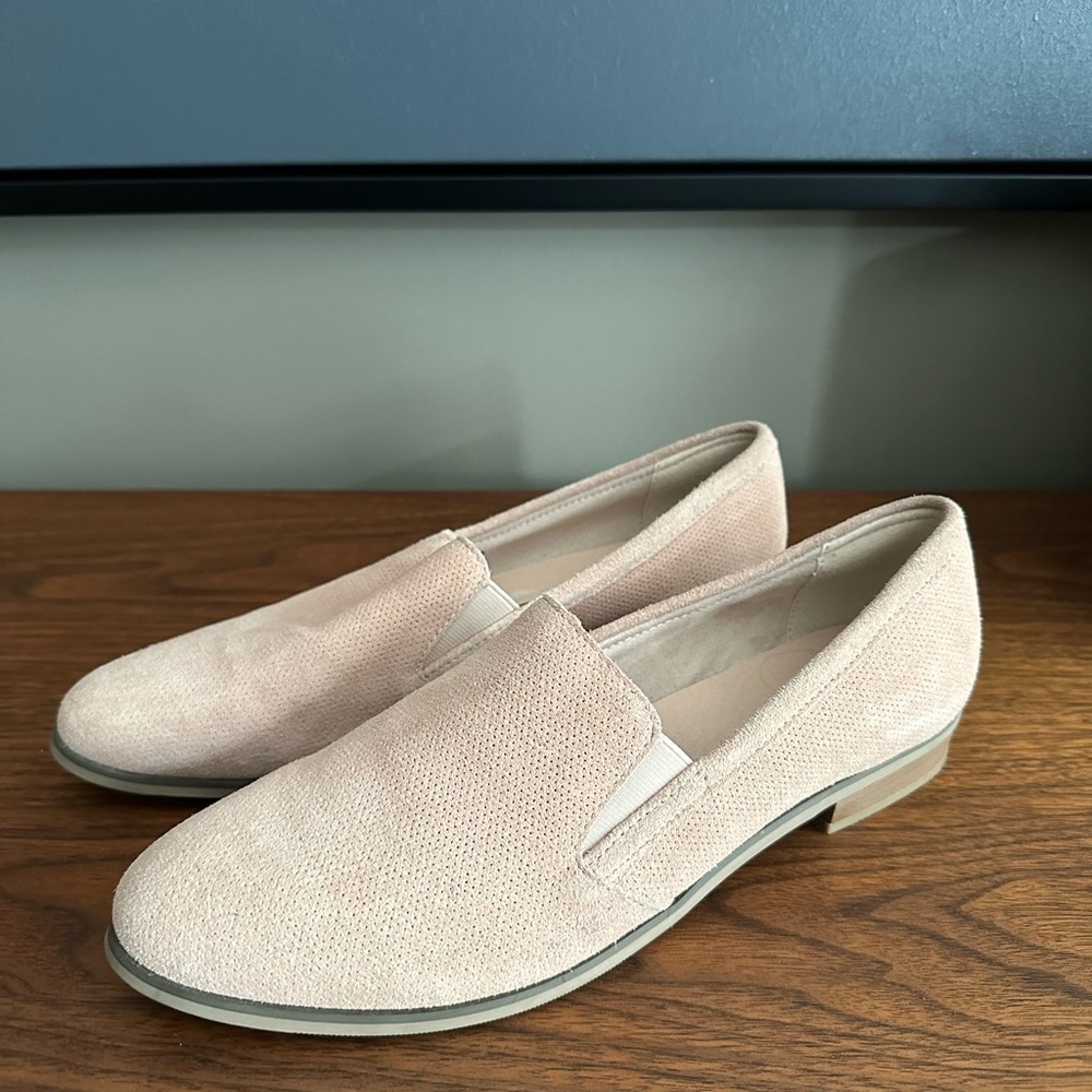Suede leather neutral flat shoes US10